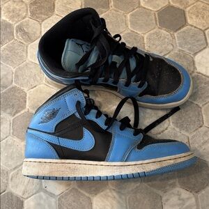 Nike Blue Sneakers with Concentric Sole Pattern